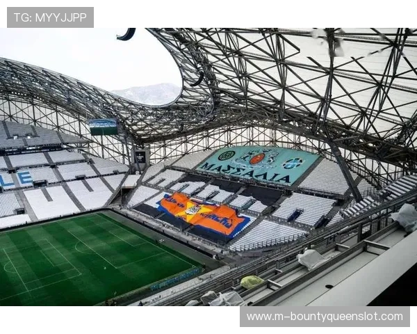 马赛主场韦洛德罗姆球场上座率94%，创魔鬼主场氛围